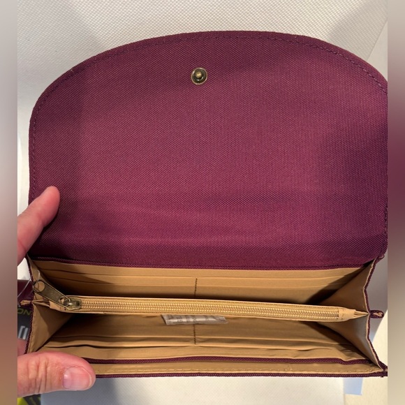 Travelon | RFID blocking, bifold travel wallet - Picture 8 of 13